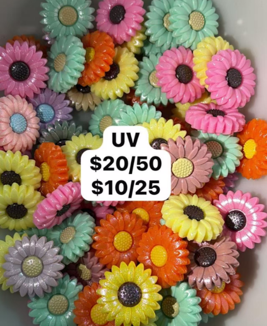 Silicone sunflower UV beads